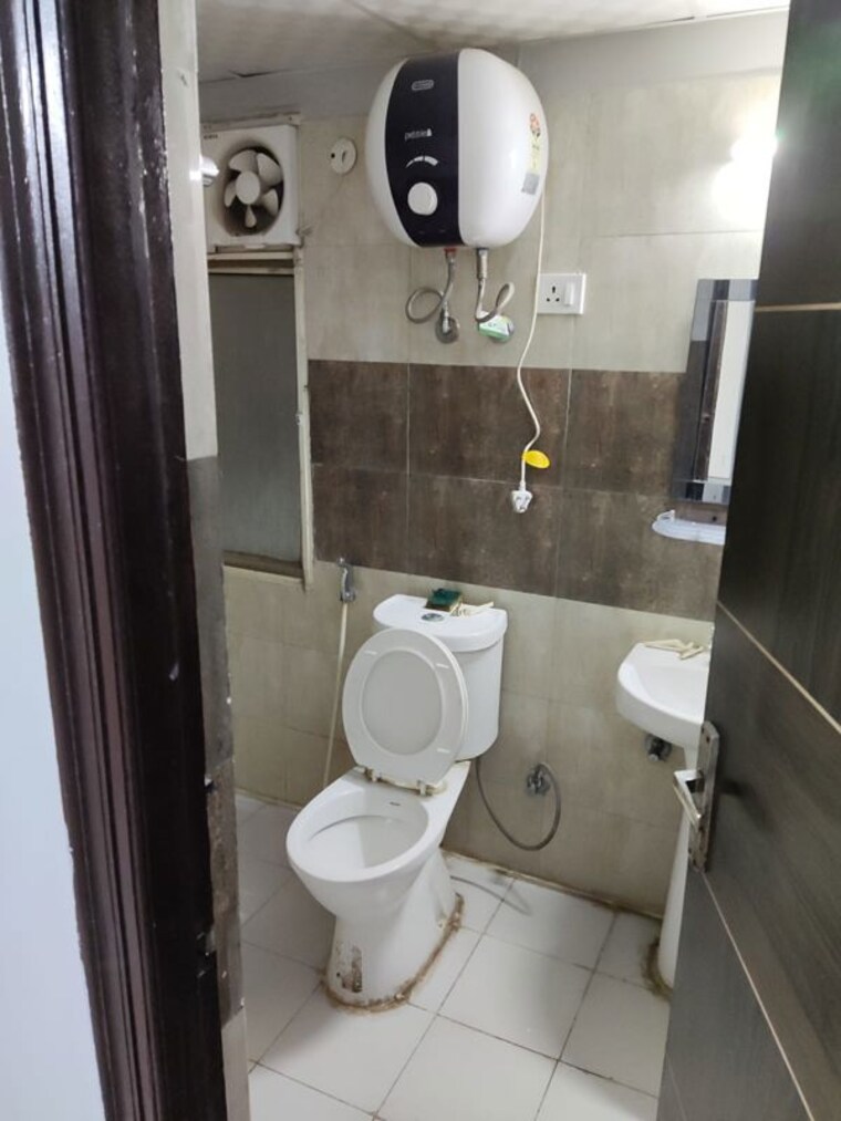 Bathroom, panchsheel-greens-ii 2 Bedroom 915 Sq.Ft. Apartment In Sector 16 Greater Noida Greater Noida 10466341