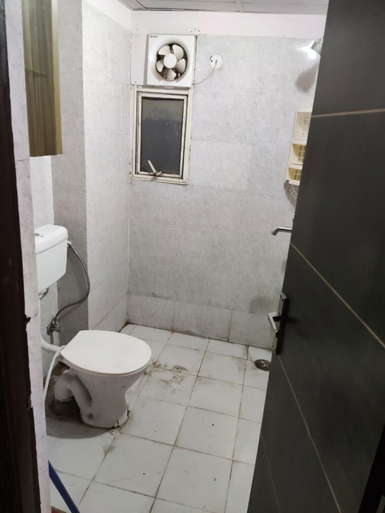 Bathroom, panchsheel-greens-ii 2 Bedroom 915 Sq.Ft. Apartment In Sector 16 Greater Noida Greater Noida 10466341