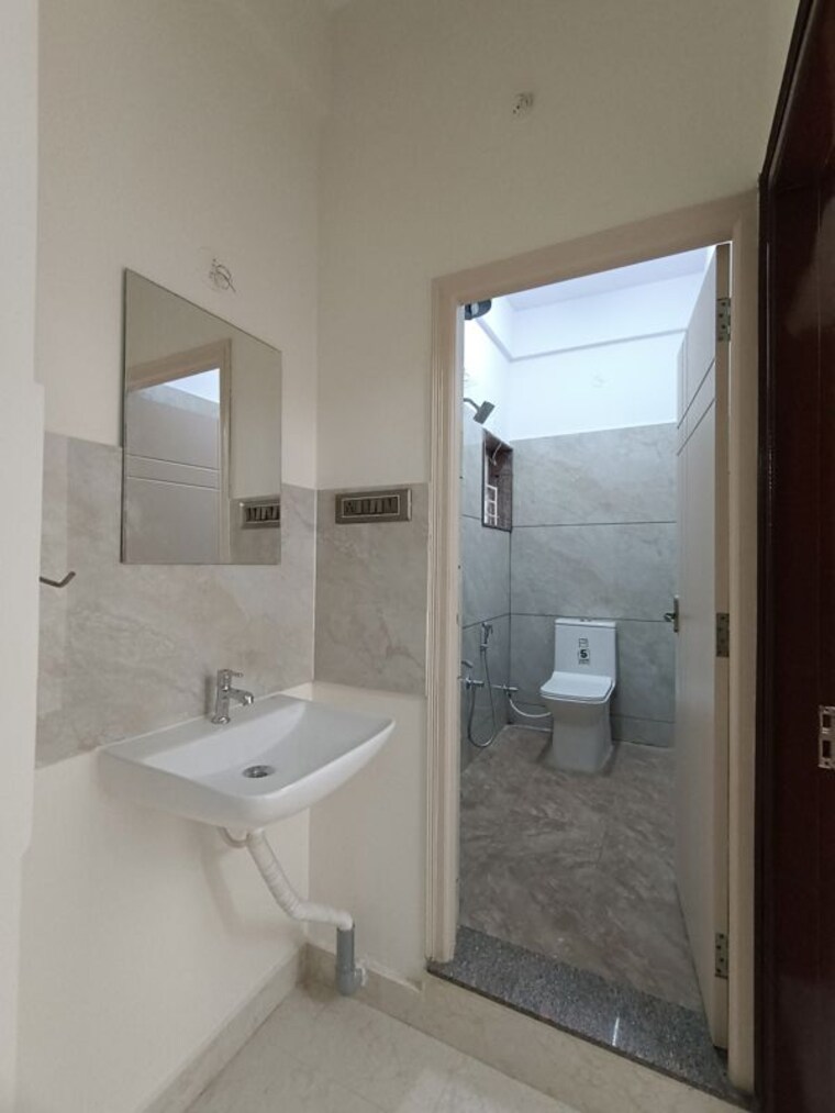 Bathroom, hal layout 2 Bedroom 1200 Sq.Ft. Builder Floor In Hal Layout Bangalore 10466352