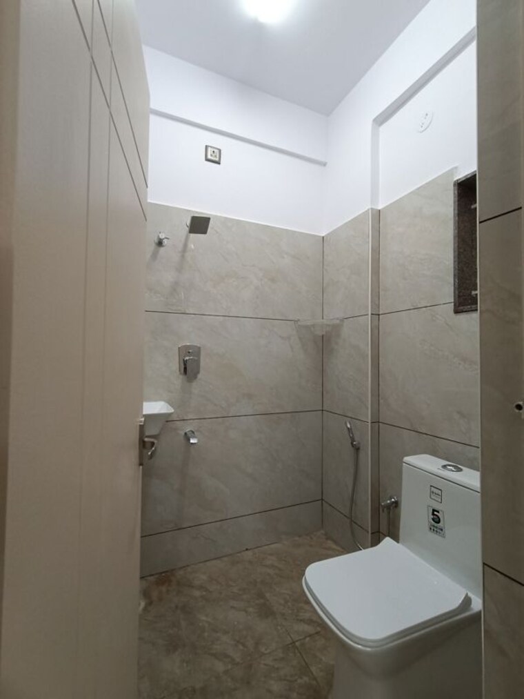 Bathroom, hal layout 2 Bedroom 1200 Sq.Ft. Builder Floor In Hal Layout Bangalore 10466352