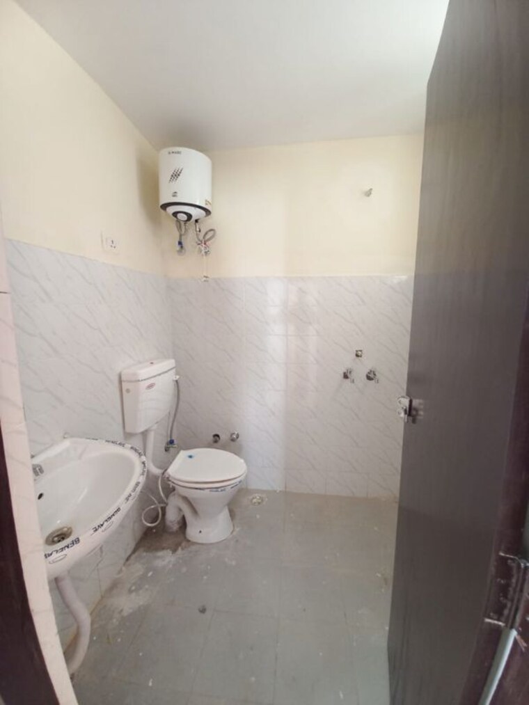 Bathroom, ninex-rmg-residency 2 Bedroom 700 Sq.Ft. Apartment In Sector 37c Gurgaon 10466355
