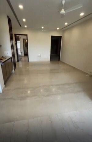 Room in 3 BHK Builder Floor at Dlf Cyber City – for Sale