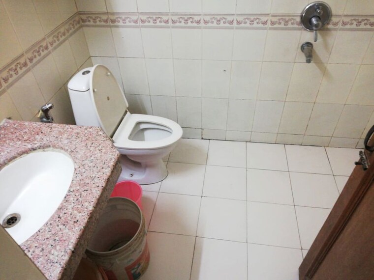 Bathroom, penta-homes 2 Bedroom 1700 Sq.Ft. Apartment In Vip Road Zirakpur 10466372