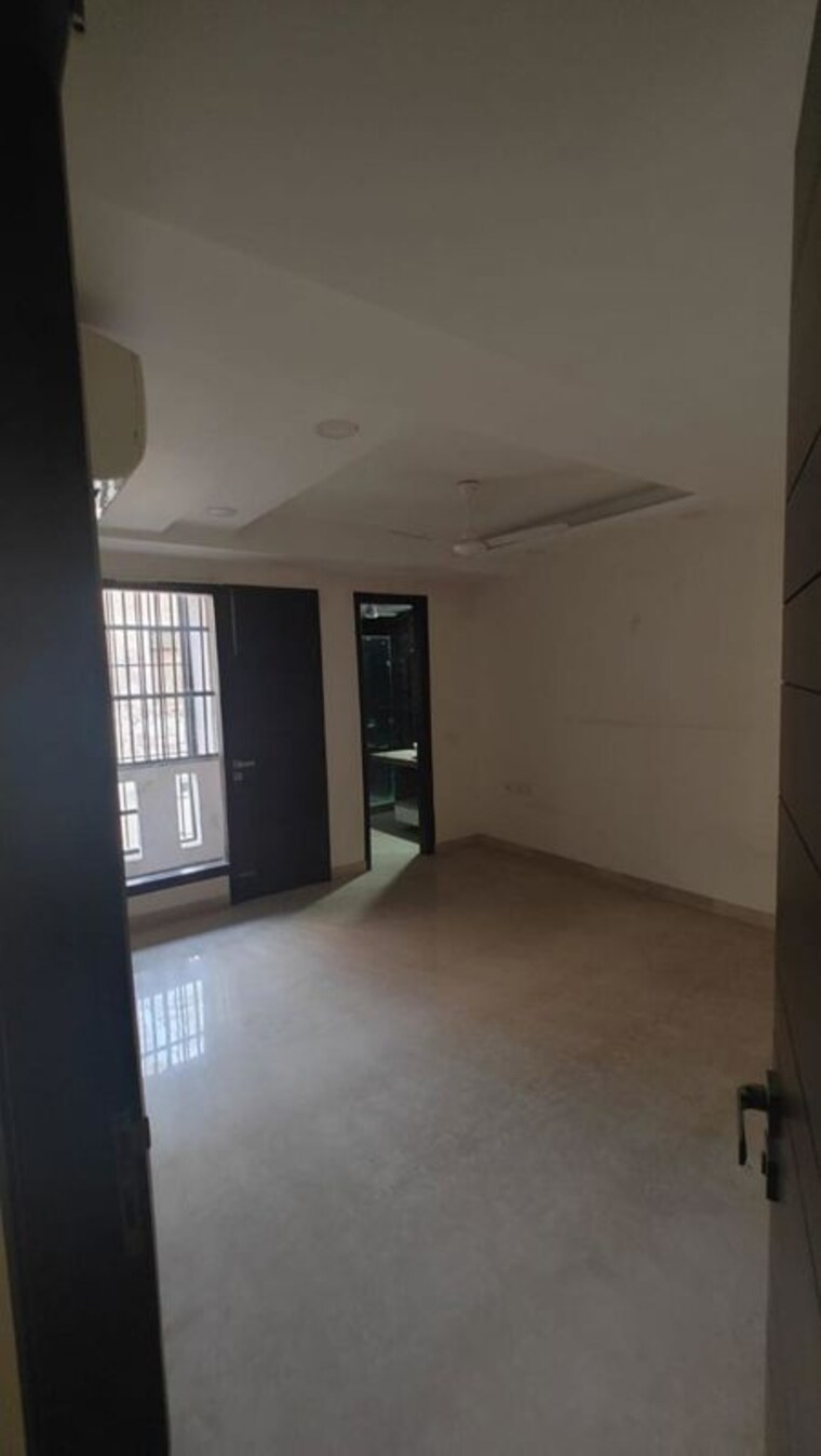 Room, greater kailash ii 4 Bedroom 250 Sq.Yd. Builder Floor In Greater Kailash ii Delhi 10466373