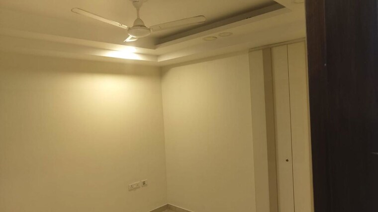 Room, greater kailash ii 4 Bedroom 250 Sq.Yd. Builder Floor In Greater Kailash ii Delhi 10466373