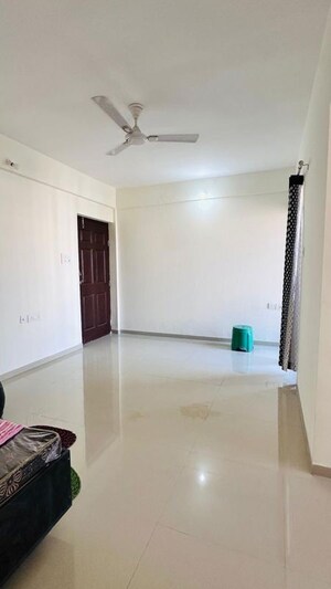 2 BHK Apartment For Sale in Kamgar Putala Vasahat