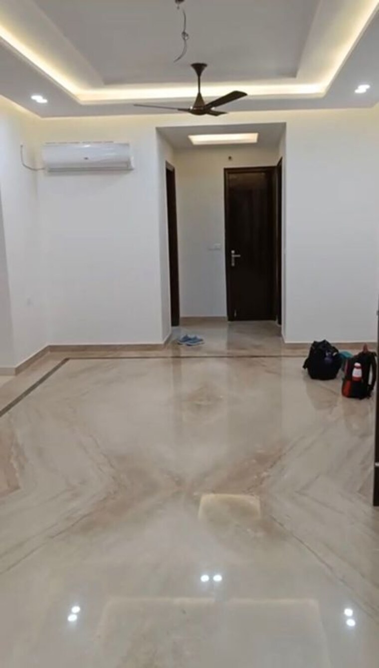 Room, sector 27 4 Bedroom 2500 Sq.Ft. Builder Floor In Sector 27 Gurgaon 10466392