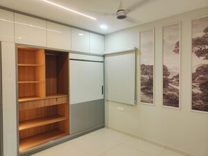 Room in 3 BHK Apartment at Aparna Zenon, Puppalaguda – for Rent