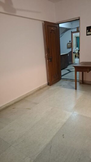 Room in 1 RK Apartment at Vasant Valley Complex, Malad East – for Rent