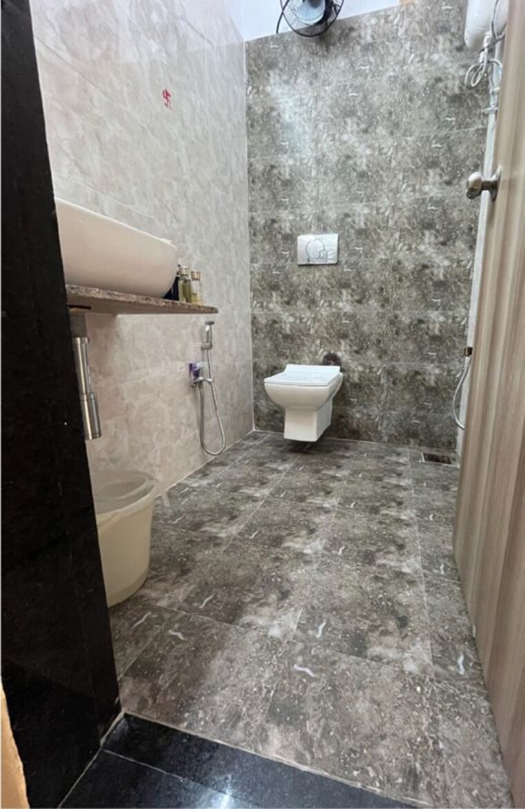 Bathroom, worli naka 2 Bedroom 750 Sq.Ft. Apartment In Worli Naka Mumbai 10466487