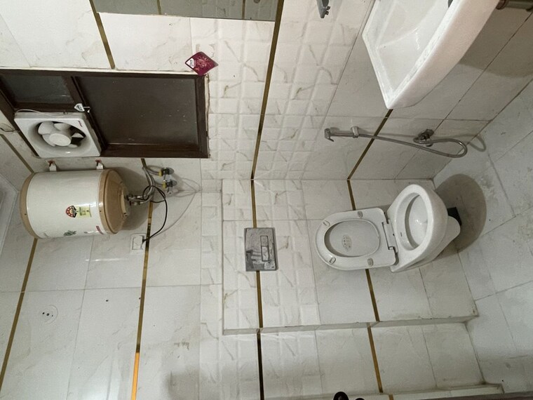 Bathroom, saket 2 Bedroom 1100 Sq.Ft. Builder Floor In Saket Delhi 10466540