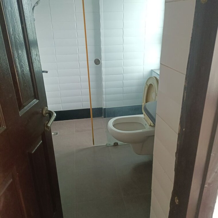 Bathroom, orchid-petals 3 Bedroom 1805 Sq.Ft. Apartment In Sector 49 Gurgaon 10466572