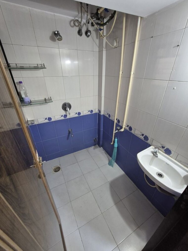 Bathroom, neelgaga-apartment 1 Bedroom 600 Sq.Ft. Apartment In Andheri West Mumbai 10466603