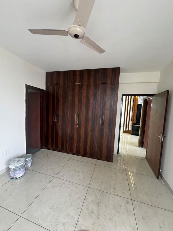 5 BHK + Servant Room,Extra Room,Basement 3300 Sq.Ft. Apartment in RPS Auria