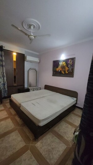 Bedroom in 2 BHK Builder Floor at Sector 30 – for Rent
