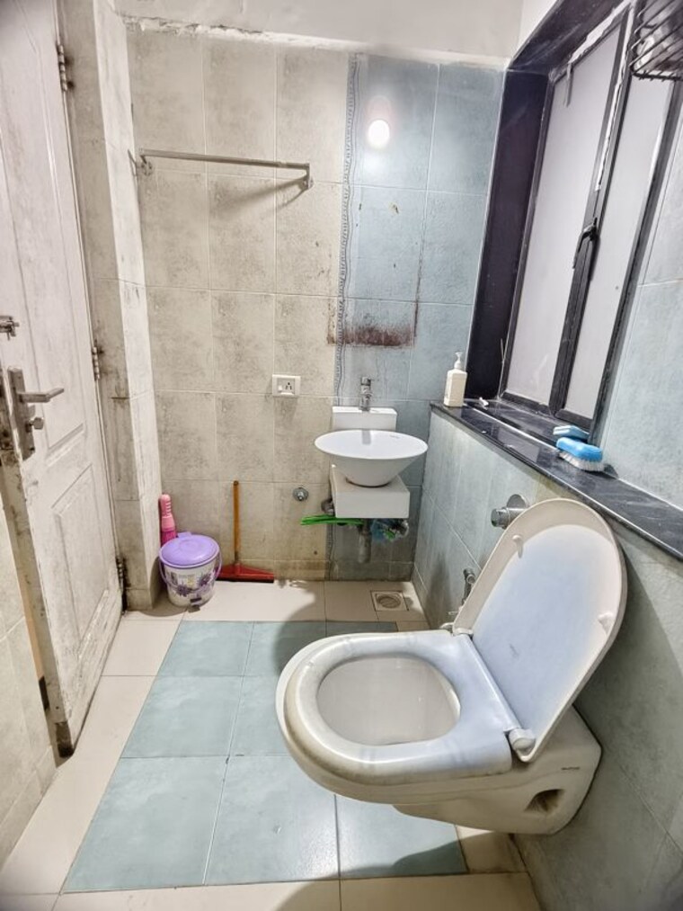 Bathroom, ashish-swapnalok-towers 2 Bedroom 1000 Sq.Ft. Apartment In Goregaon East Mumbai 10466617
