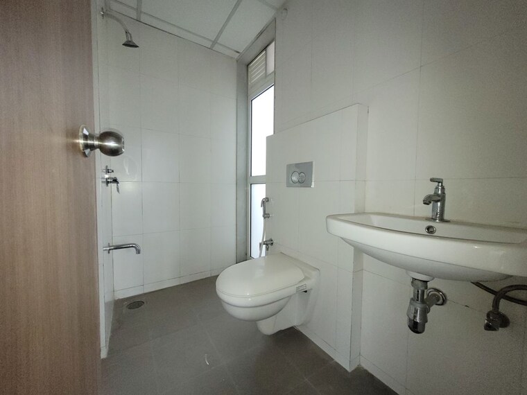 Bathroom, godrej-emerald 1.5 Bedroom 515 Sq.Ft. Apartment In Ghodbunder Road Thane 10466639