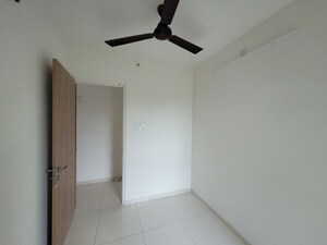 Room in 1.5 BHK Apartment at Godrej Emerald, Ghodbunder Road – for Rent