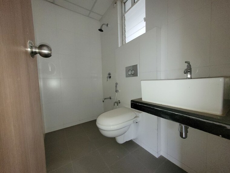 Bathroom, godrej-emerald 1.5 Bedroom 515 Sq.Ft. Apartment In Ghodbunder Road Thane 10466639