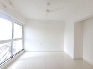 Room in 1.5 BHK Apartment at Godrej Emerald, Ghodbunder Road – for Rent