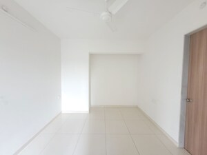 Room in 1.5 BHK Apartment at Godrej Emerald, Ghodbunder Road – for Rent