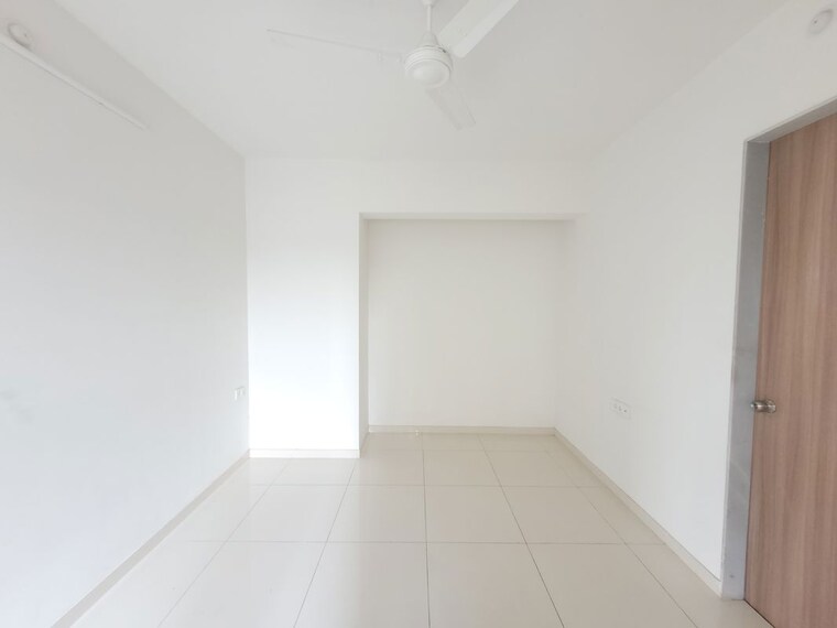 Room, godrej-emerald 1.5 Bedroom 525 Sq.Ft. Apartment In Ghodbunder Road Thane 10466624