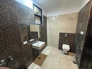 Team Area in 3 BHK Builder Floor at Gomti Nagar – for Rent