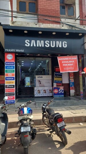Parking in  Showroom at Kingsway Camp – for Rent