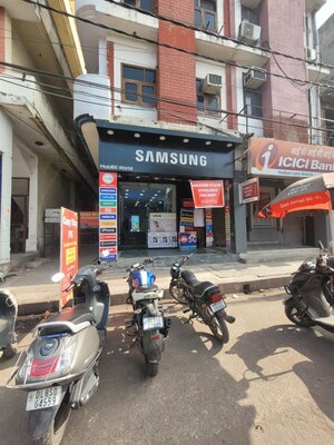 Parking in  Showroom at Kingsway Camp – for Rent