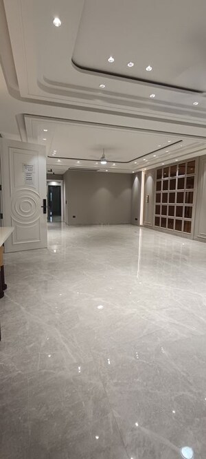 Room in 4 BHK Builder Floor at Parklands, Sector 85 – for Sale