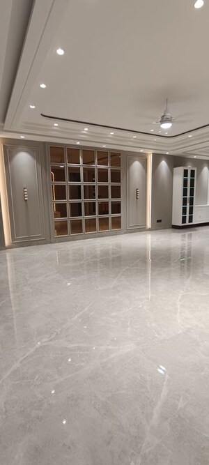 Room in 4 BHK Builder Floor at Parklands, Sector 85 – for Sale
