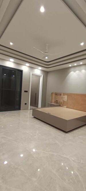 Room in 4 BHK Builder Floor at Parklands, Sector 85 – for Sale