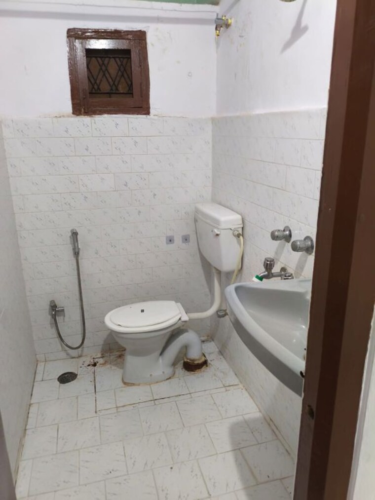 Bathroom, ashish-apartments 2 Bedroom 955 Sq.Ft. Apartment In East Marredpally Hyderabad 10466701