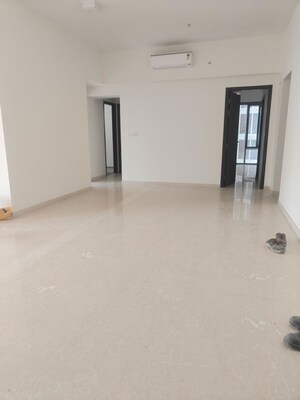 Room in 3 BHK Apartment at Mahalaxmi Racecourse – for Sale