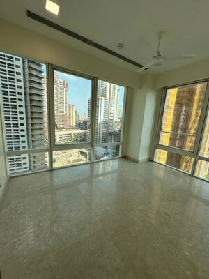 Room in 3 BHK Apartment at Mahalaxmi Racecourse – for Sale