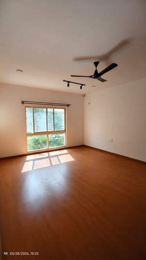 Room in 4 BHK Apartment at GK Pearl, Jeevan Bima Nagar – for Rent