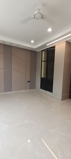 Room in 4 BHK Builder Floor at Parklands, Sector 85 – for Sale