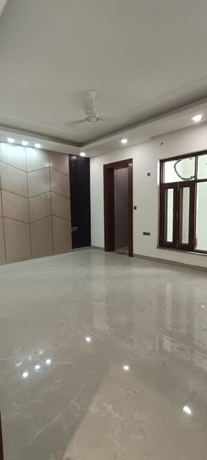 Room in 4 BHK Builder Floor at Parklands, Sector 85 – for Sale