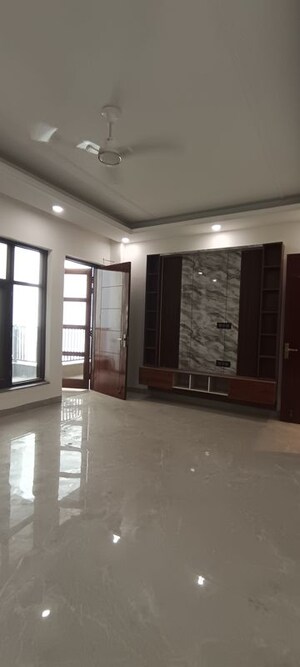Room in 4 BHK Builder Floor at Parklands, Sector 85 – for Sale