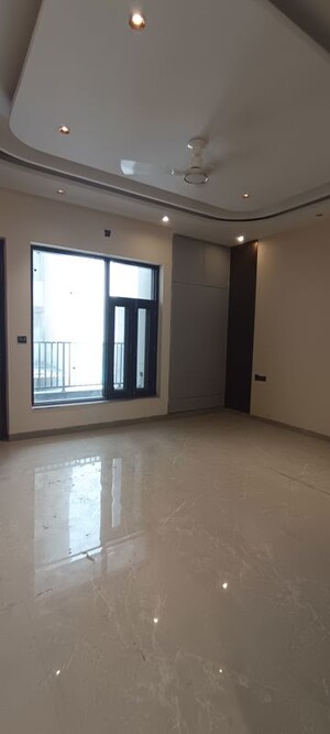 Room in 4 BHK Builder Floor at Parklands, Sector 85 – for Sale