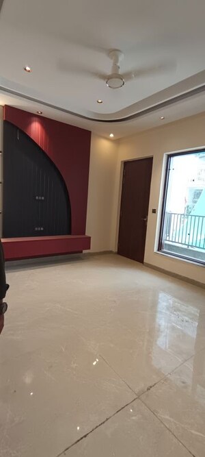 Room in 4 BHK Builder Floor at Parklands, Sector 85 – for Sale