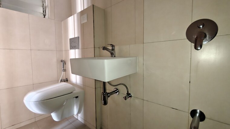 Bathroom, godrej-emerald 3 Bedroom 907 Sq.Ft. Apartment In Ghodbunder Road Thane 10466879