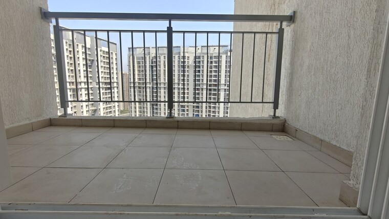 Balcony, godrej-emerald 3 Bedroom 907 Sq.Ft. Apartment In Ghodbunder Road Thane 10466879