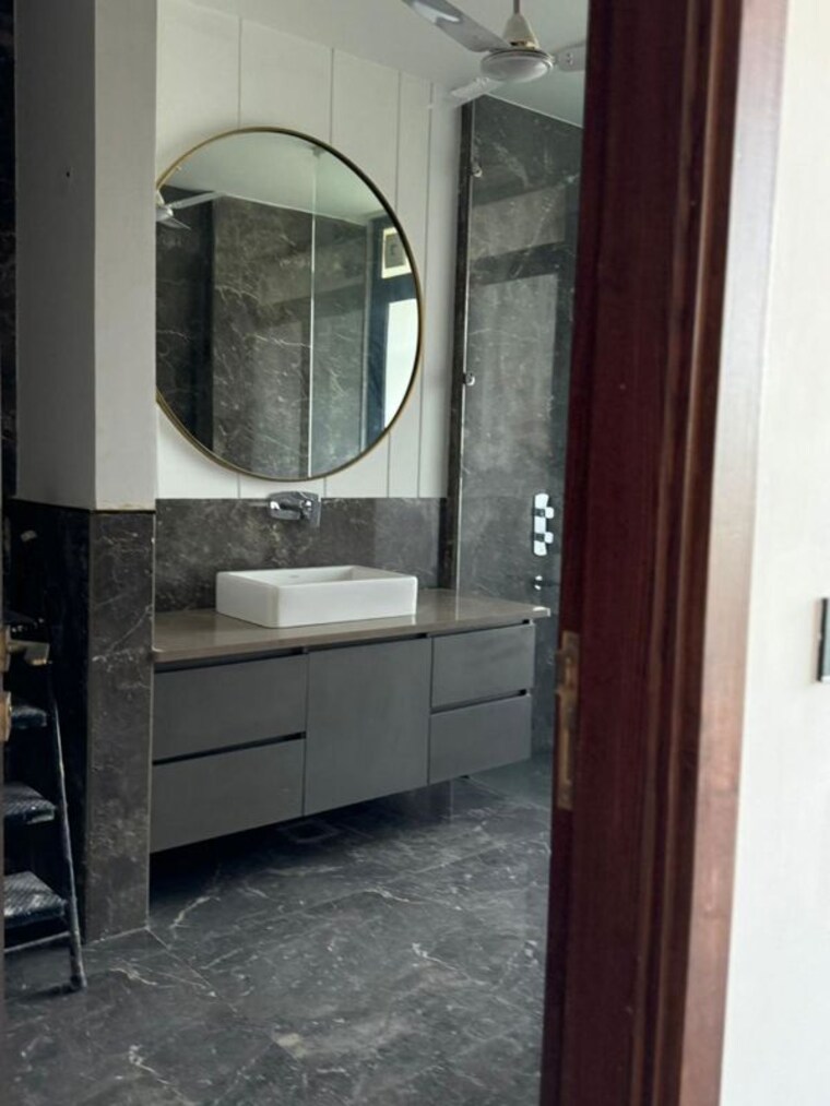 Bathroom, emaar-emerald-classic 4 Bedroom 3500 Sq.Ft. Builder Floor In Sector 65 Gurgaon 10375534