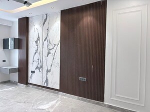 Room in 3 BHK Builder Floor at South City 1 – for Sale