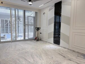 Building Lobby in 3 BHK Builder Floor at South City 1 – for Sale