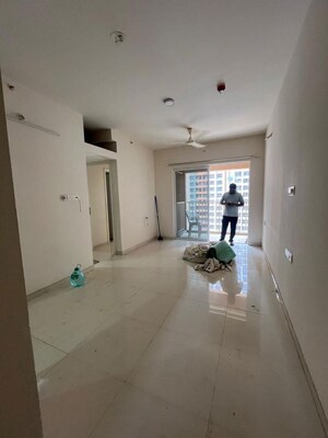 Room in 3 BHK Apartment at Godrej Green Cove, Mahalunge – for Rent
