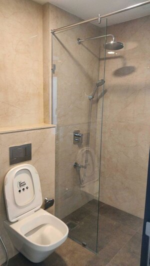 Bathroom in 2 BHK Apartment at Mahalaxmi Racecourse – for Sale