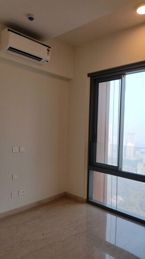 Room in 2 BHK Apartment at Mahalaxmi Racecourse – for Sale