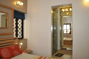 Living Room in 2 BHK Apartment at Katwaria Sarai – for Rent